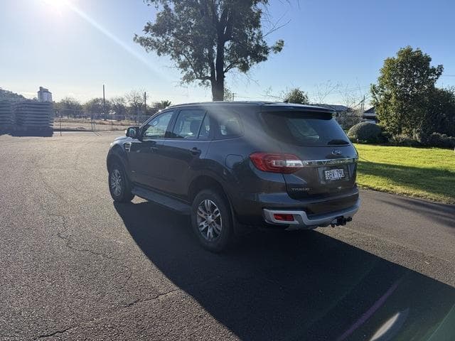 2016 Ford Everest Trend in Meteor Grey