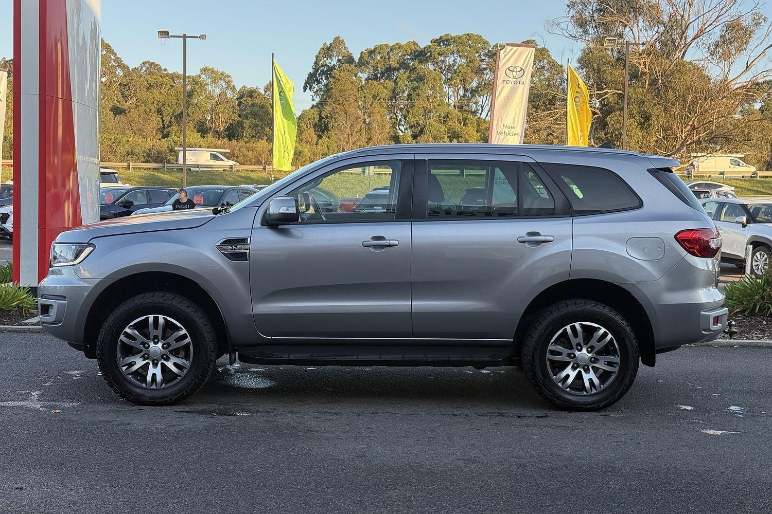2022 Ford Everest Trend in Silver