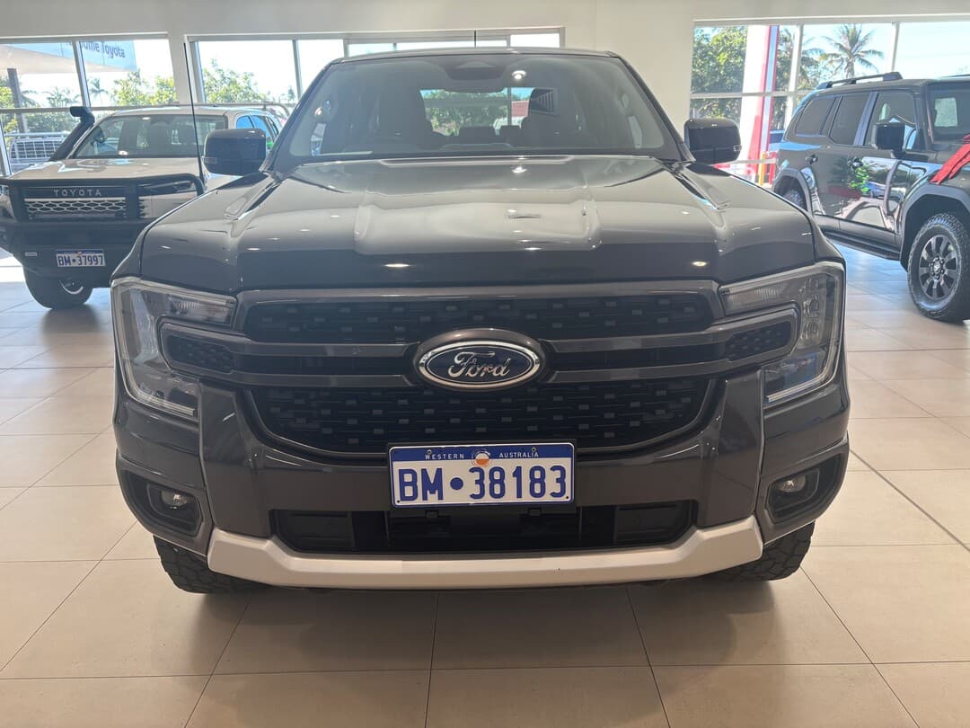 2022 Ford Ranger Sport in Black