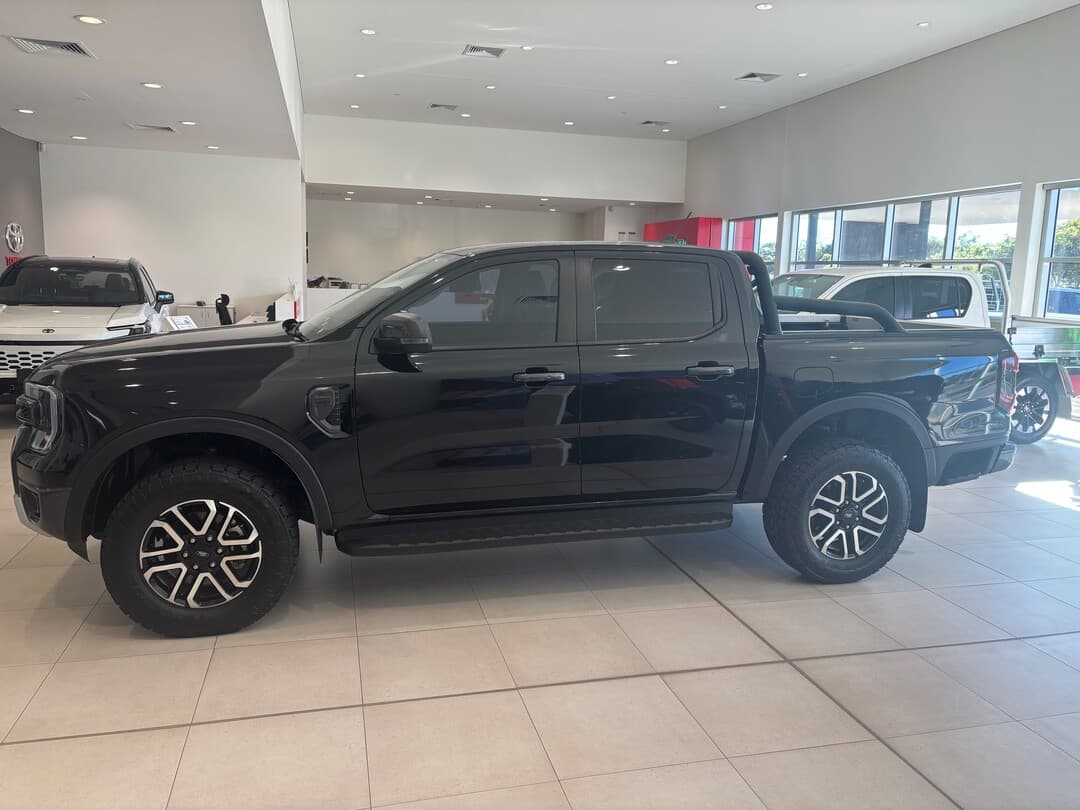 2022 Ford Ranger Sport in Black