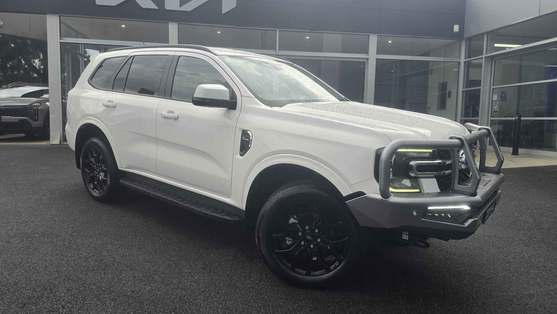 2022 Ford Everest Trend in Arctic White