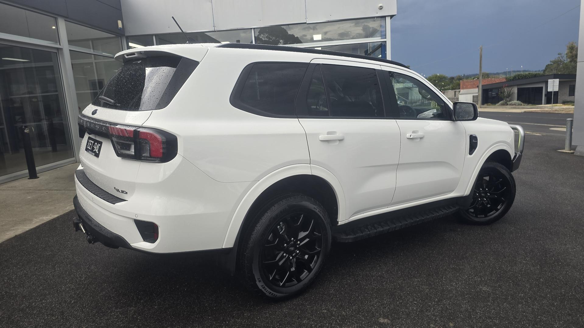 2022 Ford Everest Trend in Arctic White
