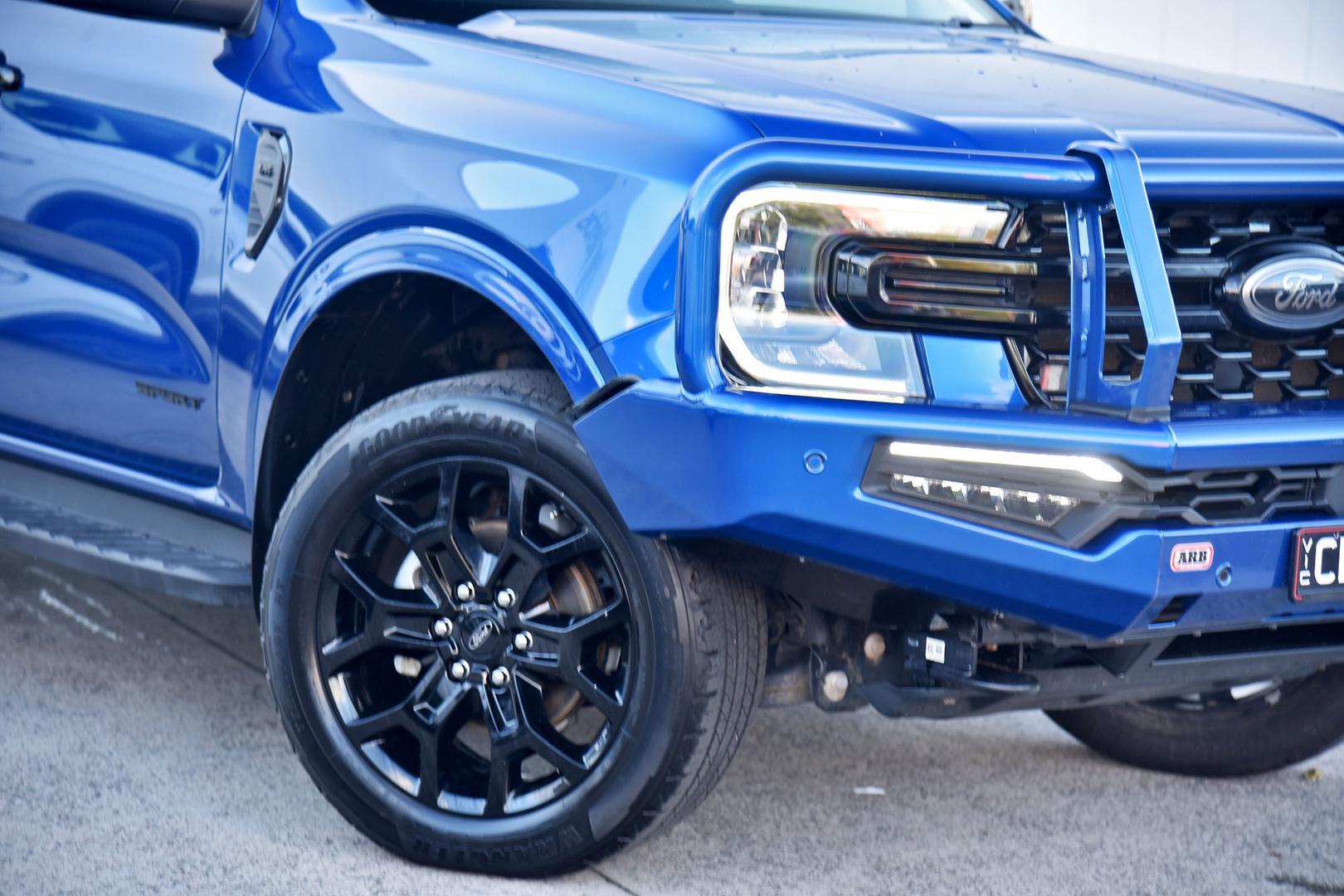 2022 Ford Everest Sport in Blue