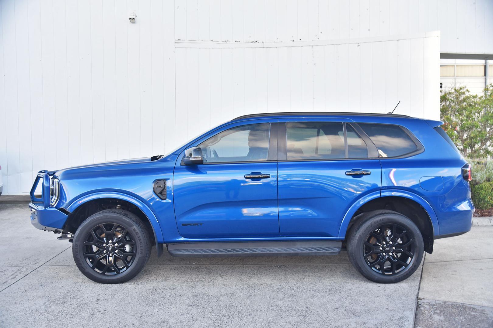 2022 Ford Everest Sport in Blue