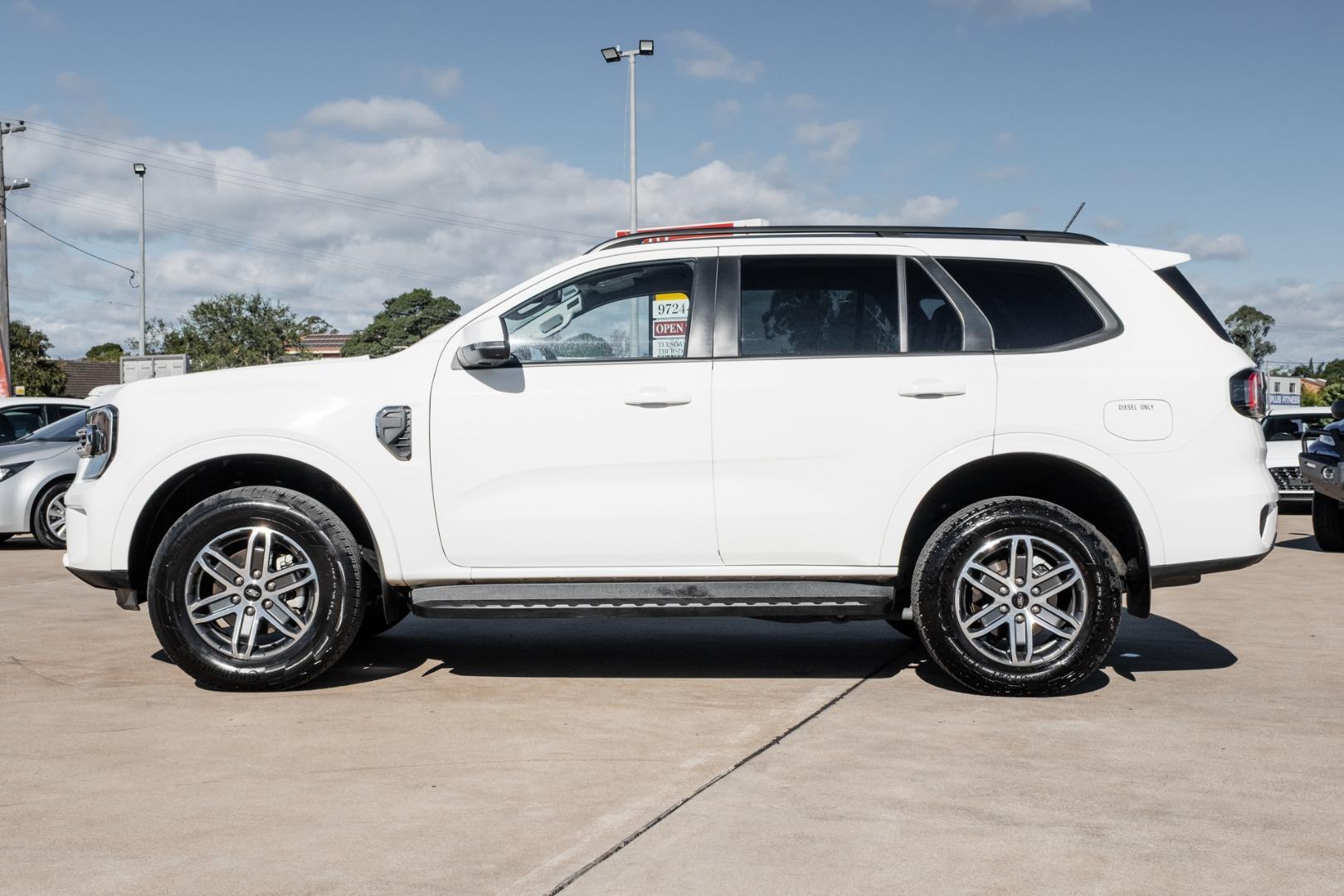 2024 Ford Everest Trend in Artic White