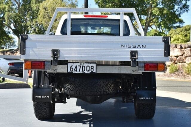 2021 Nissan Navara SL in White