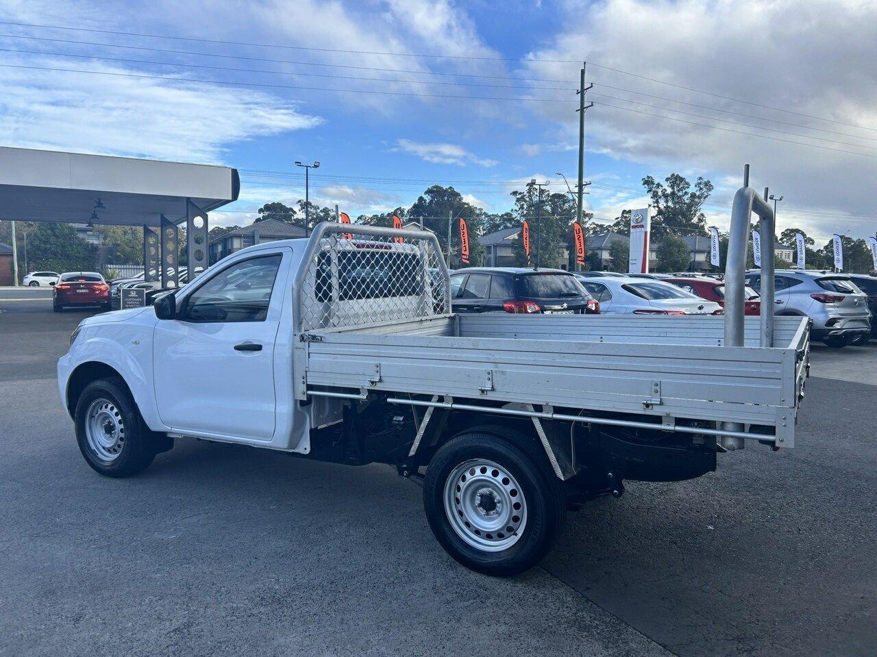2022 Nissan Navara SL in White