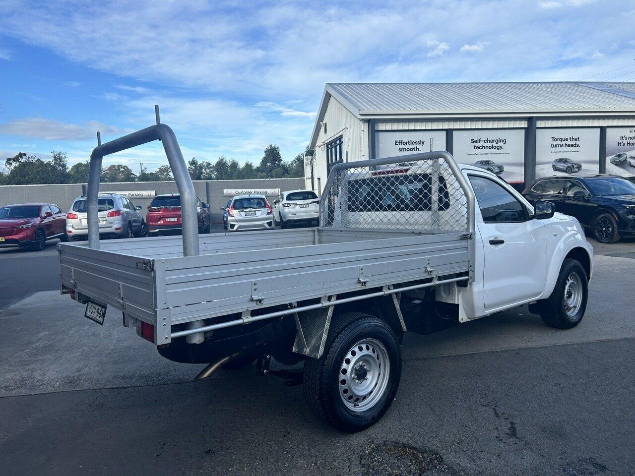 2022 Nissan Navara SL in White