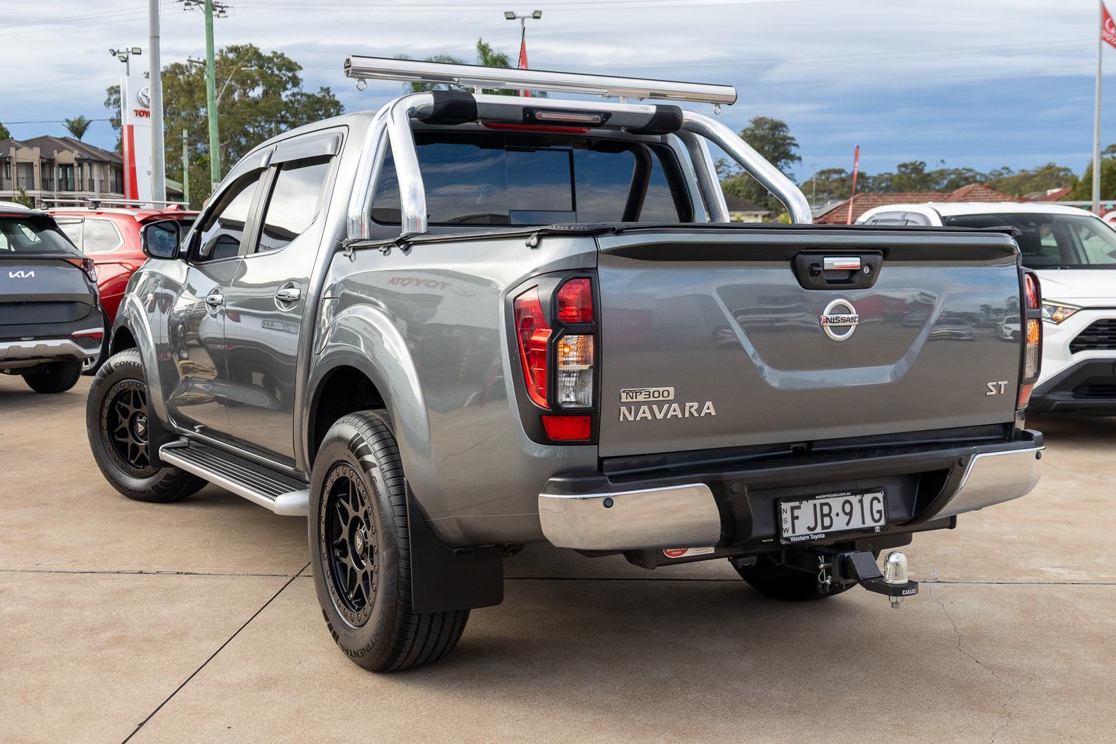 2016 Nissan Navara ST in Grey