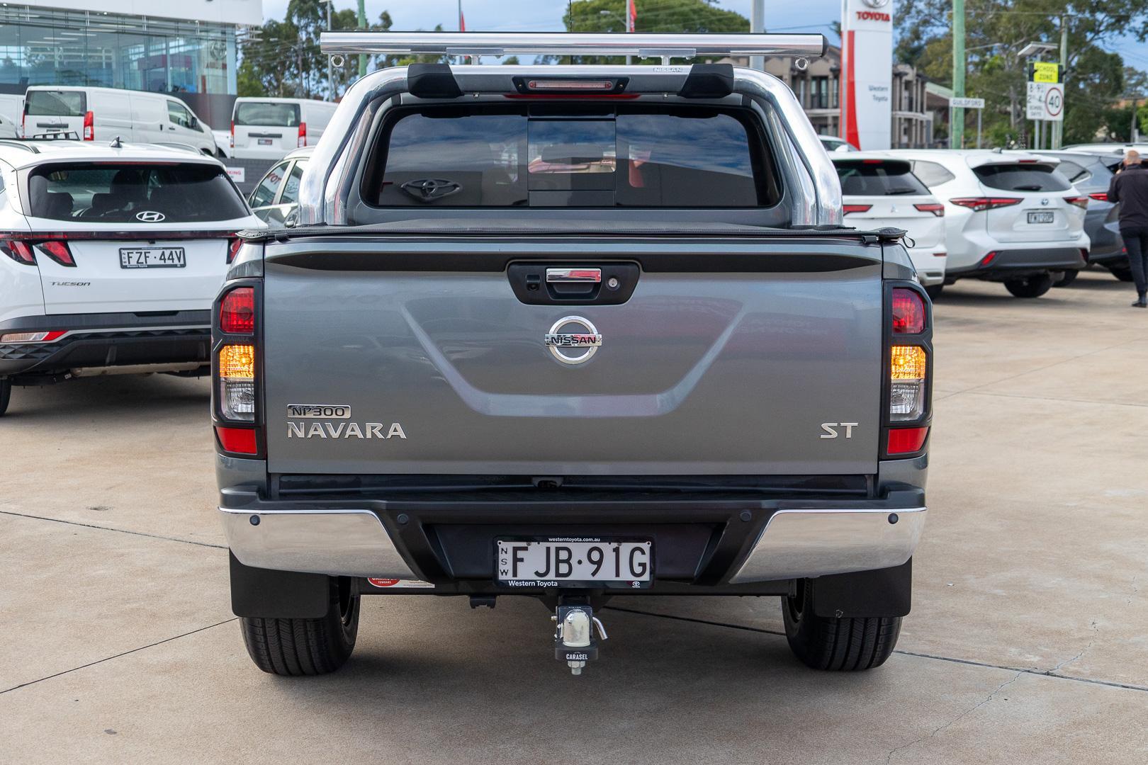 2016 Nissan Navara ST in Grey