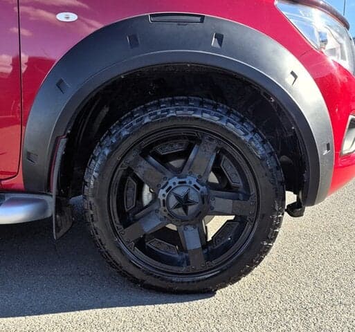 2016 Nissan Navara ST in Red