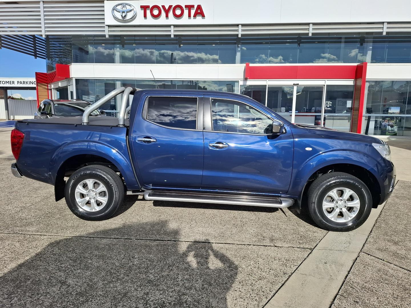 2017 Nissan Navara ST in Blue