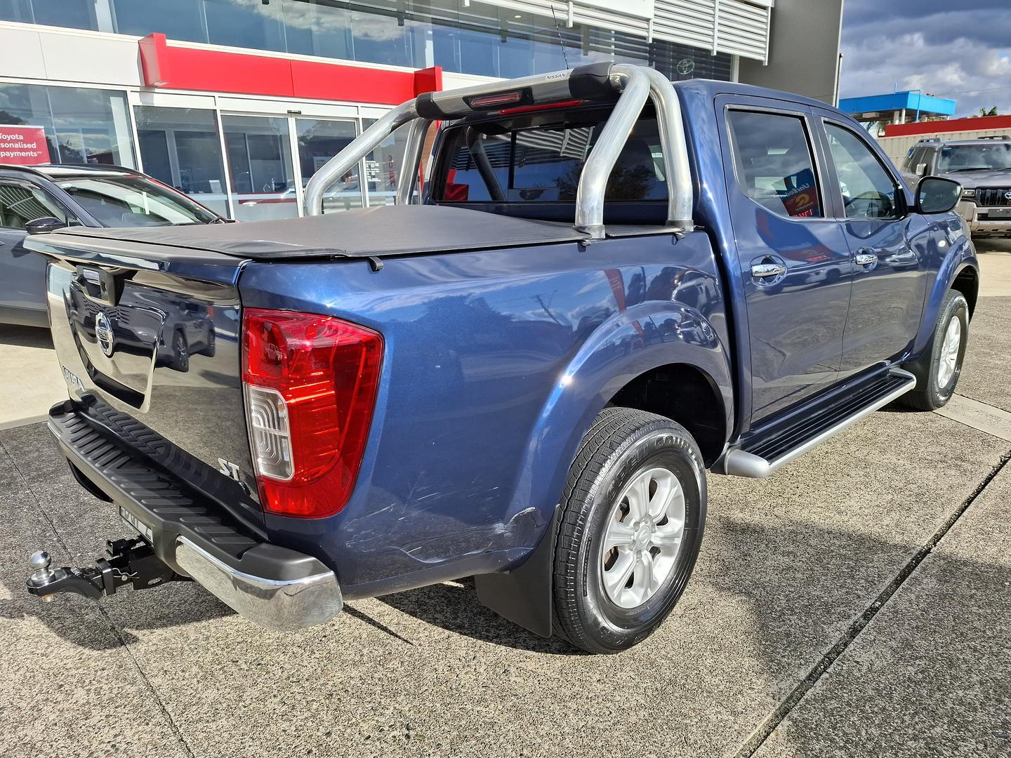 2017 Nissan Navara ST in Blue