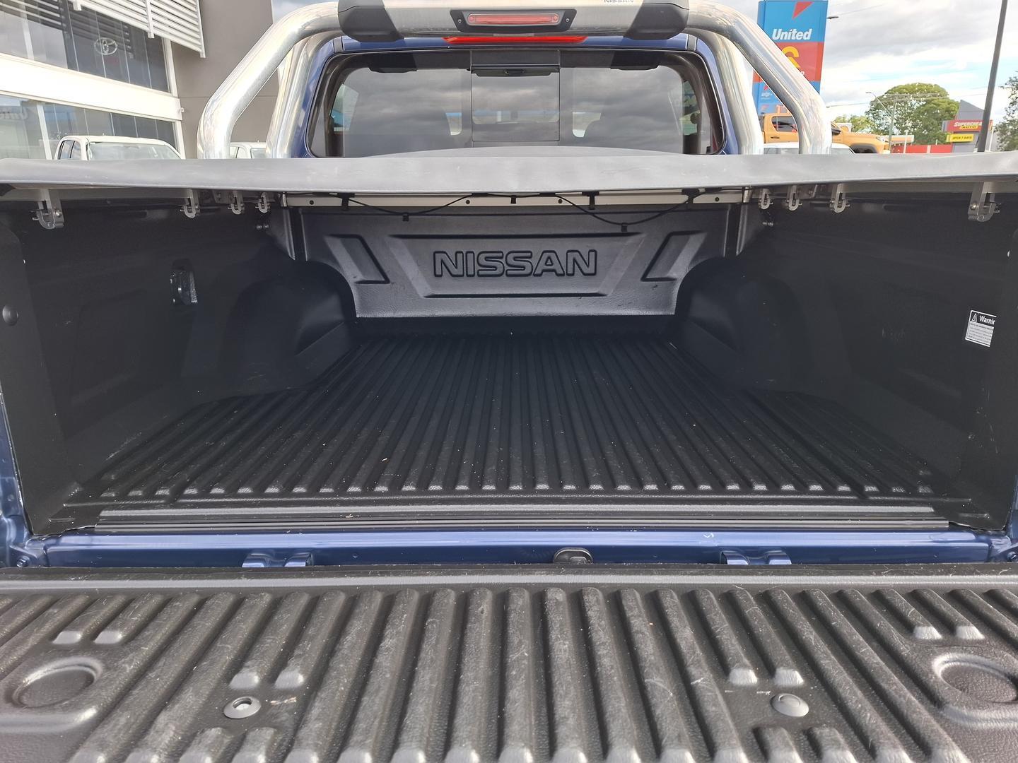 2017 Nissan Navara ST in Blue