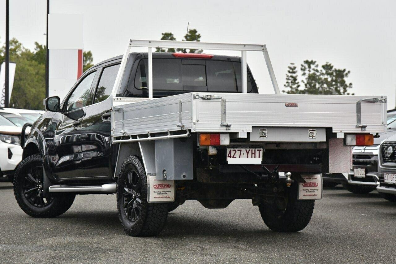 2018 Nissan Navara SL in Black
