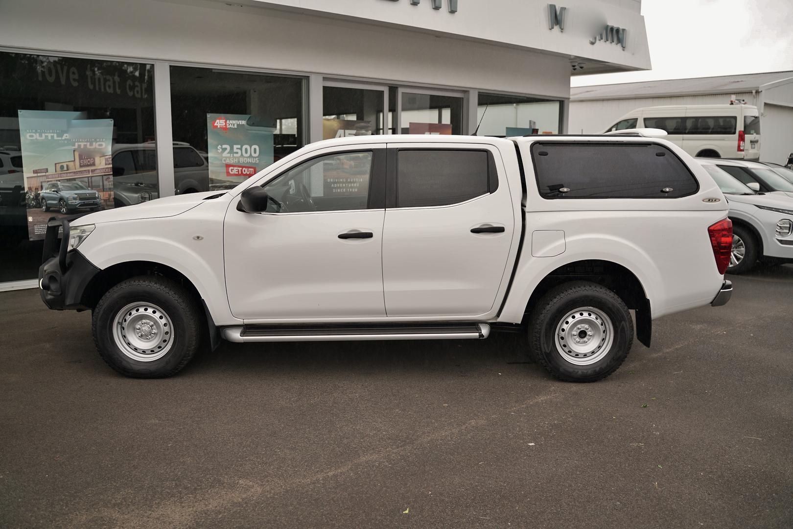 2018 Nissan Navara SL in White