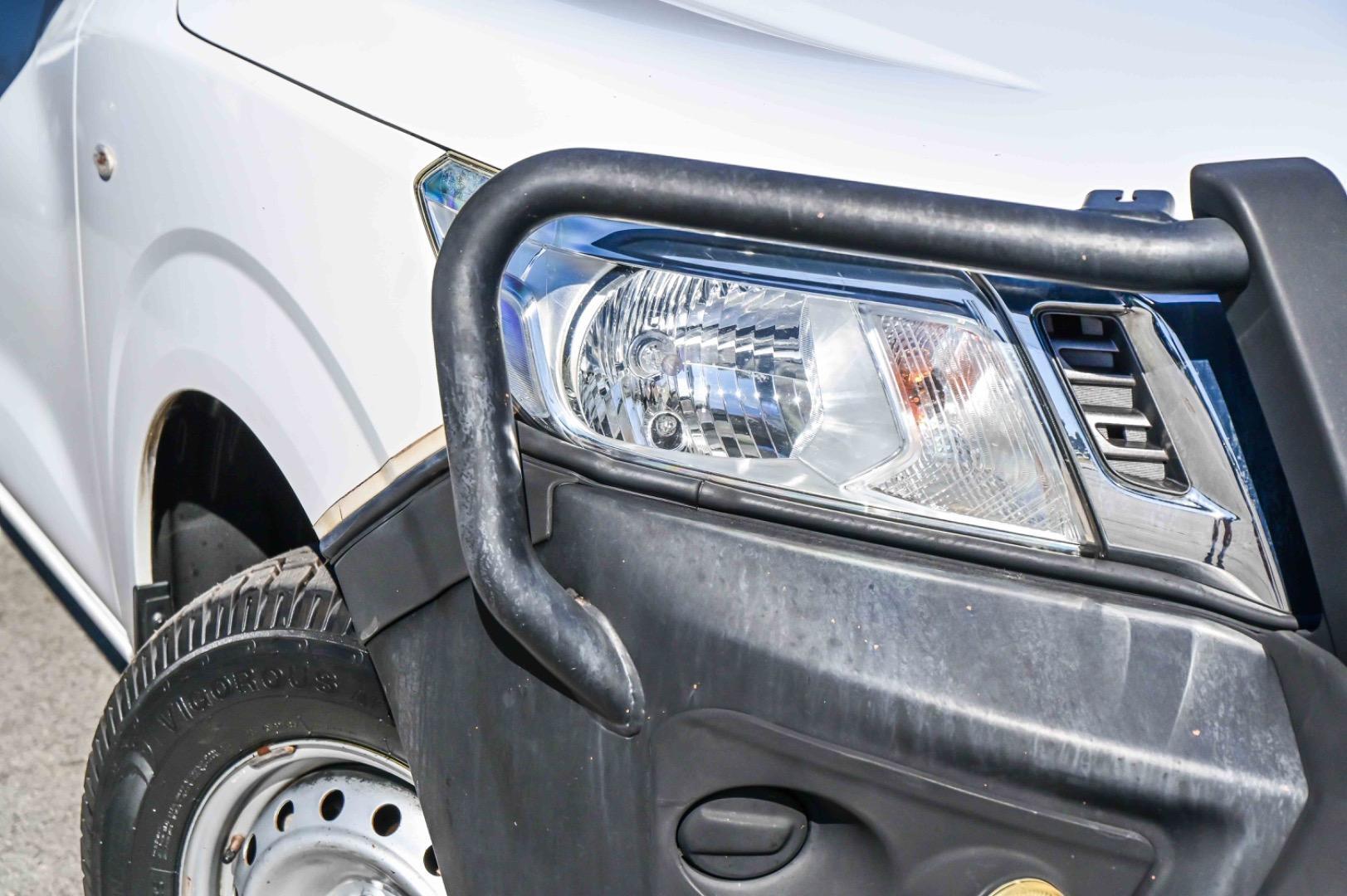 2019 Nissan Navara RX in White