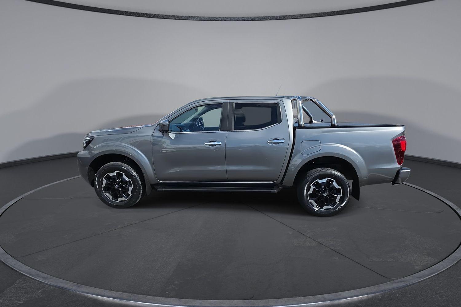 2021 Nissan Navara ST-X in Grey