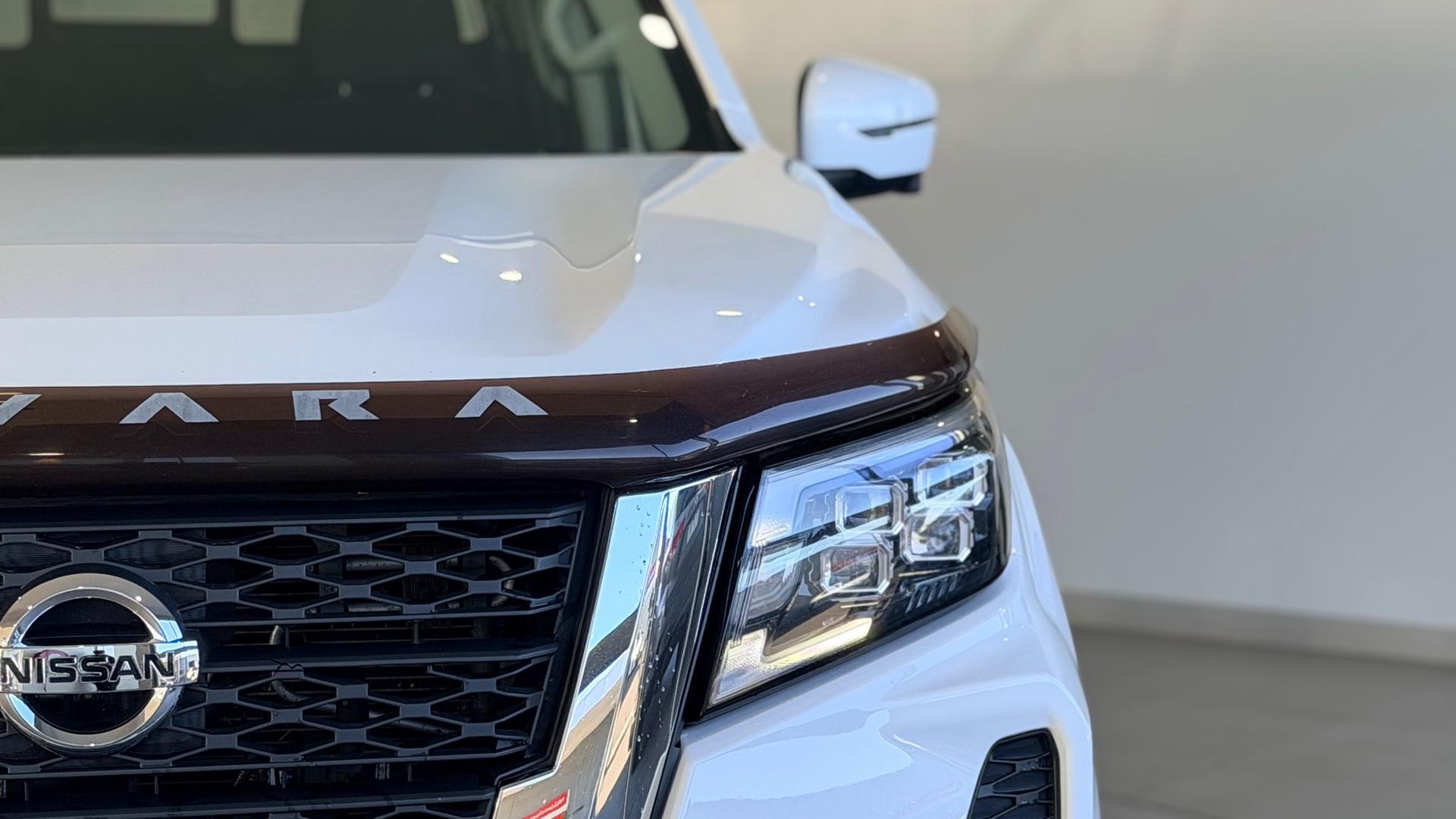 2021 Nissan Navara ST-X in White