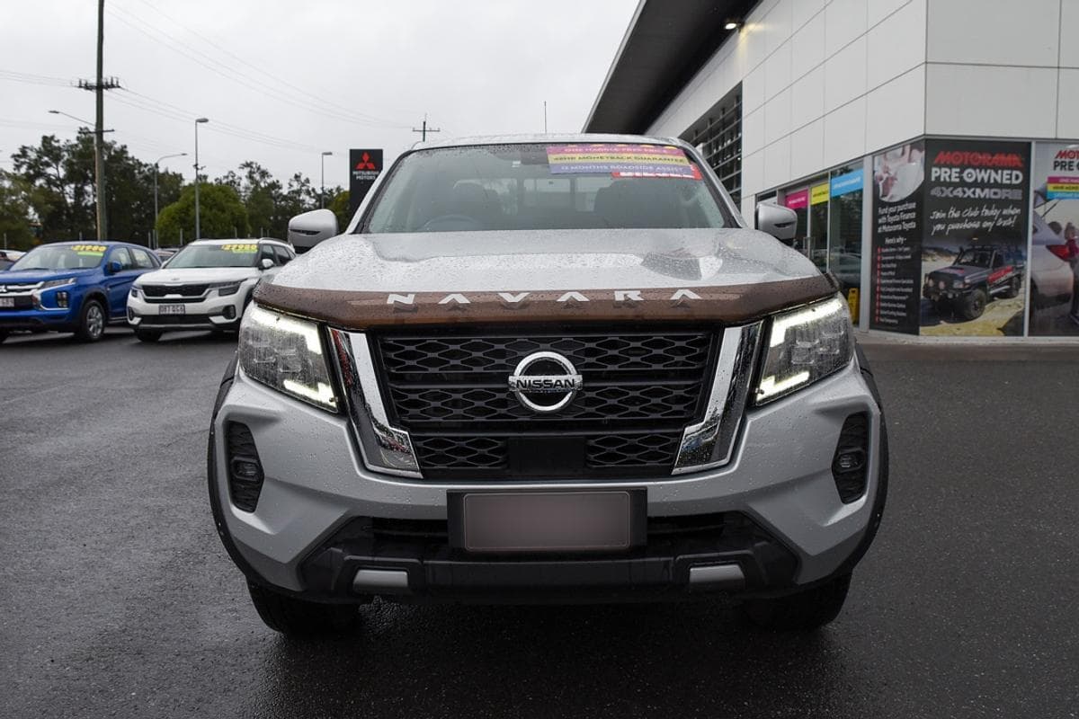 2022 Nissan Navara ST-X in Silver