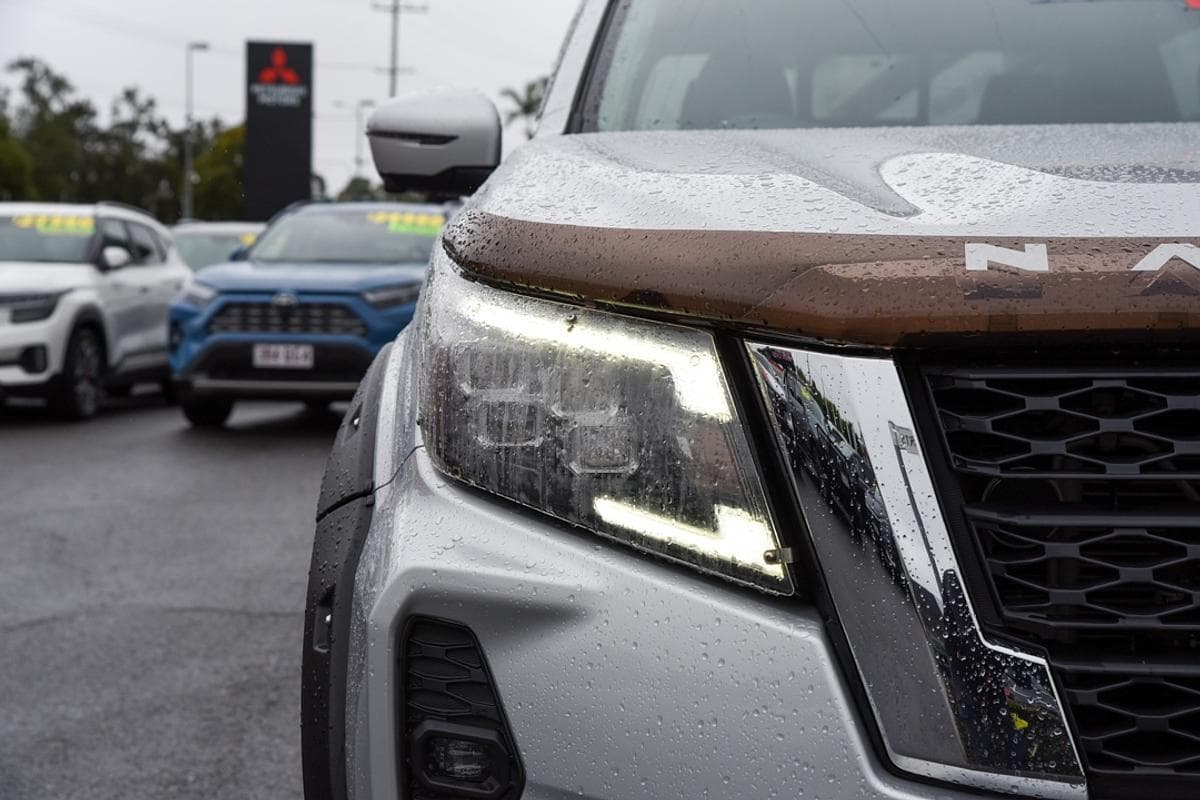 2022 Nissan Navara ST-X in Silver
