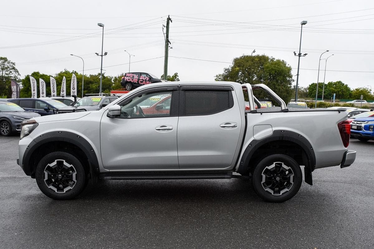 2022 Nissan Navara ST-X in Silver