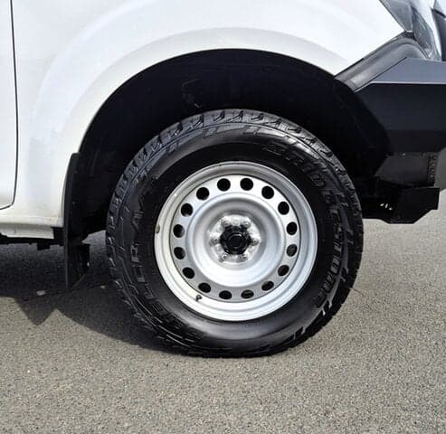 2023 Nissan Navara SL in White