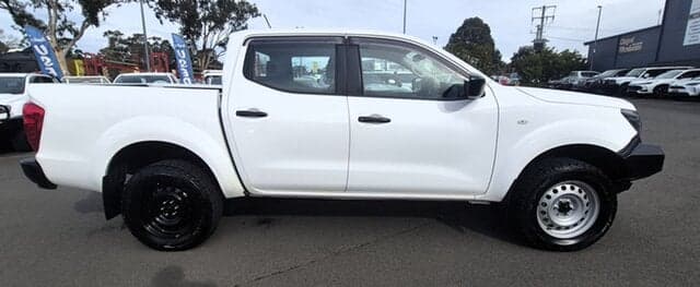 2023 Nissan Navara SL in White