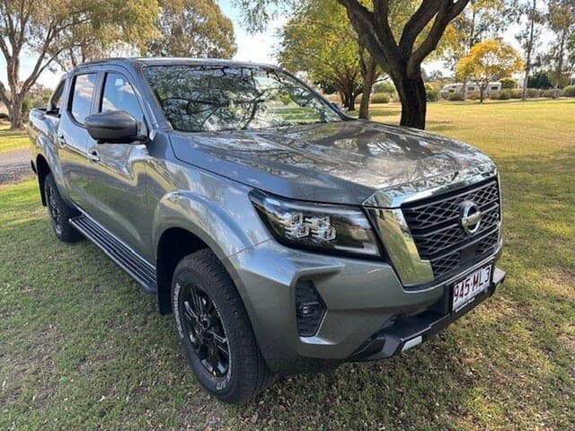 2024 Nissan Navara ST in Grey