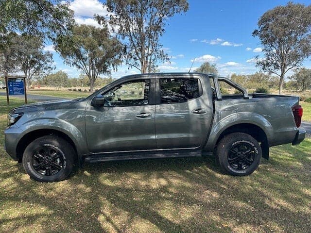 2024 Nissan Navara ST in Grey
