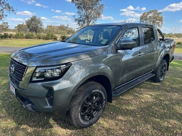 2024 Nissan Navara ST in Grey