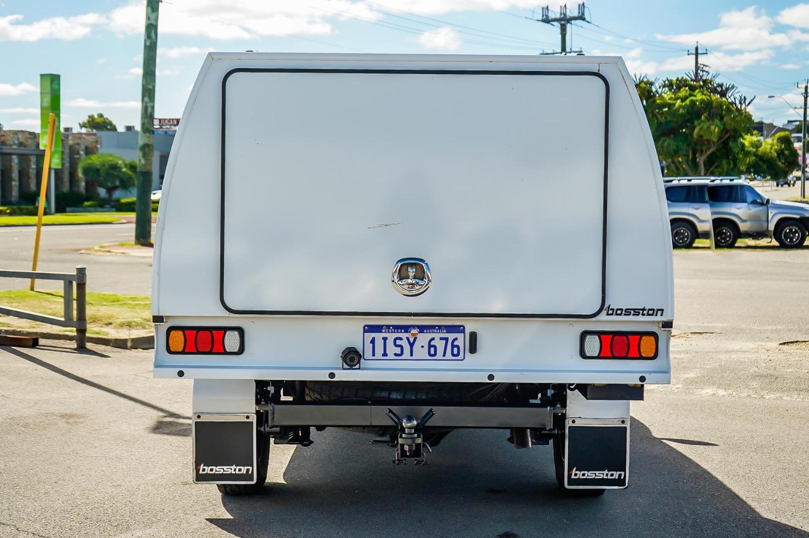 2019 Nissan Navara RX in White
