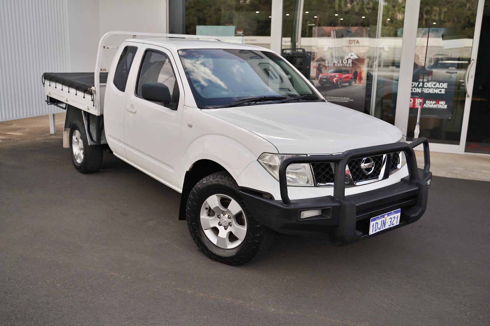 2008 Nissan Navara RX in White