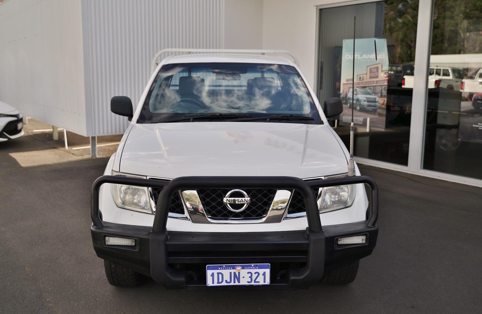 2008 Nissan Navara RX in White