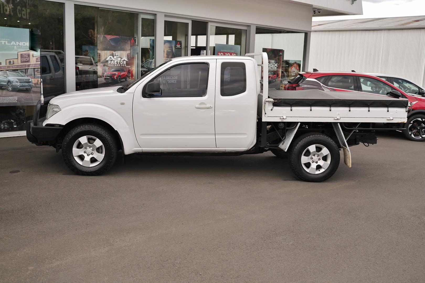 2008 Nissan Navara RX in White