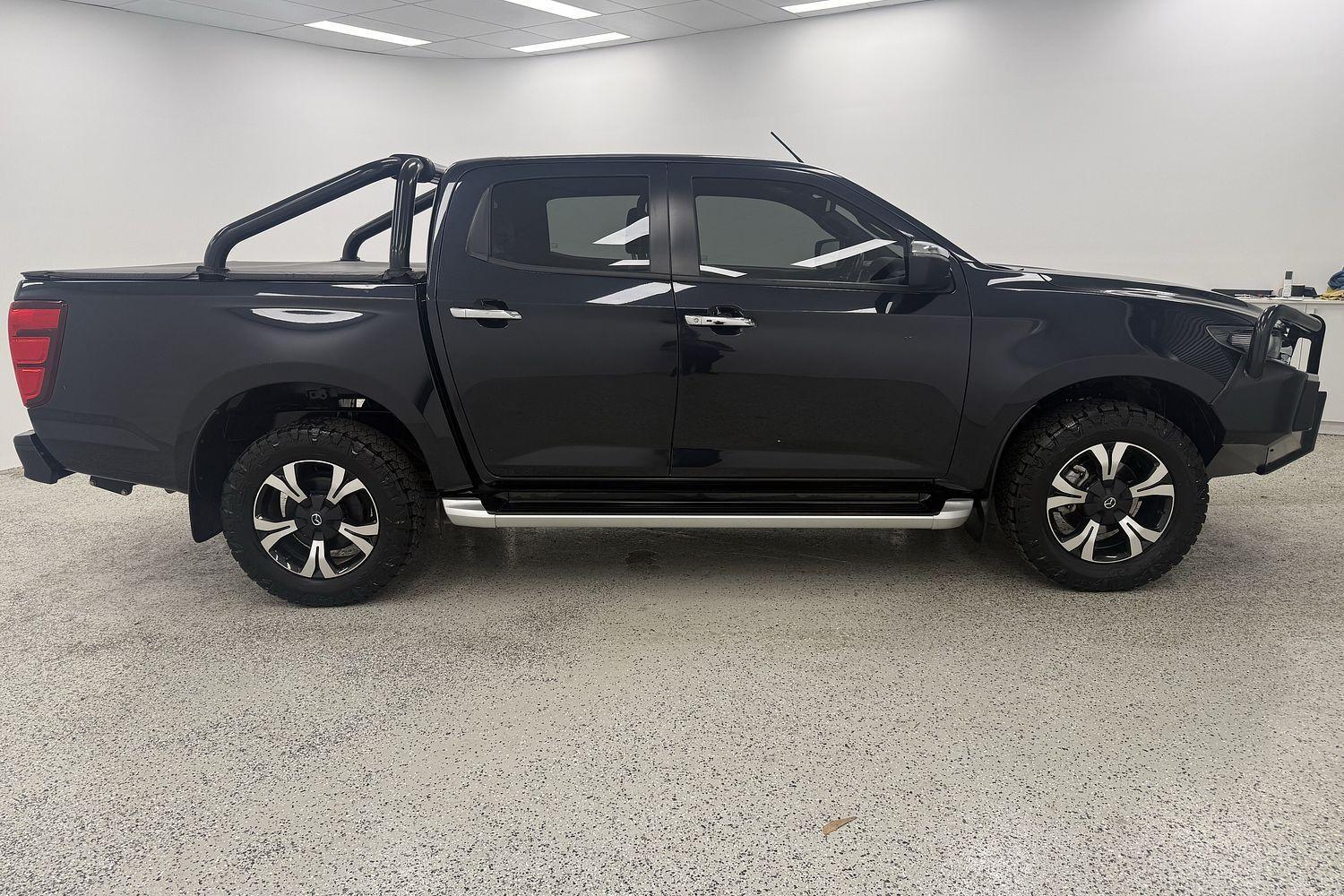 2022 Mazda BT-50 GT in Black