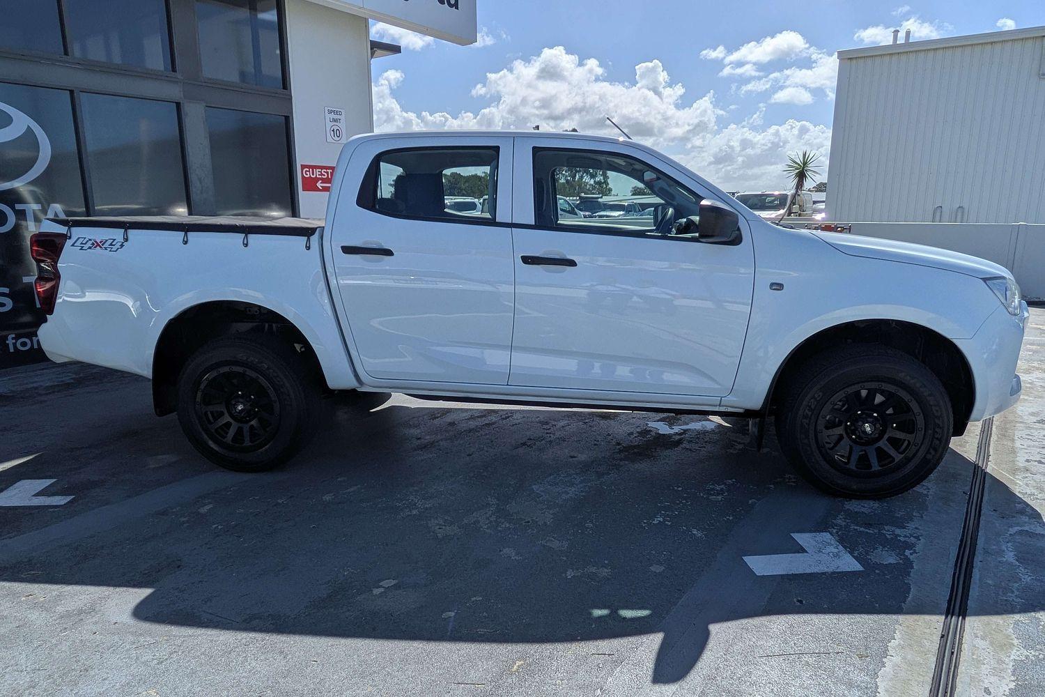 2021 Isuzu D-MAX SX in White