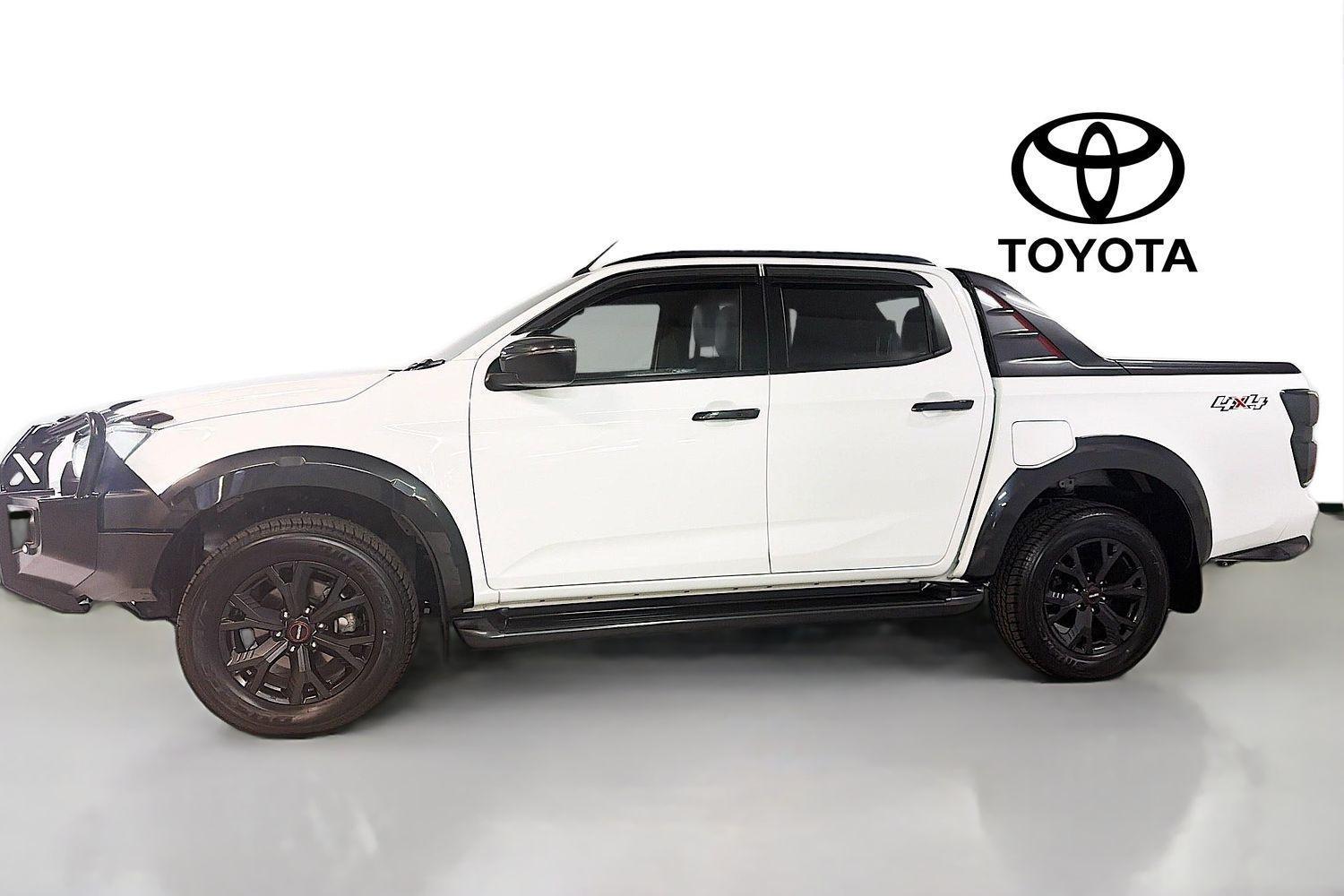 2023 Isuzu D-MAX X-TERRAIN in White