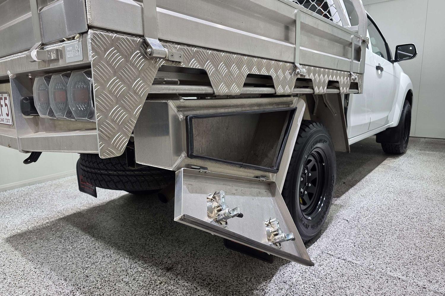 2019 Isuzu D-MAX SX in White