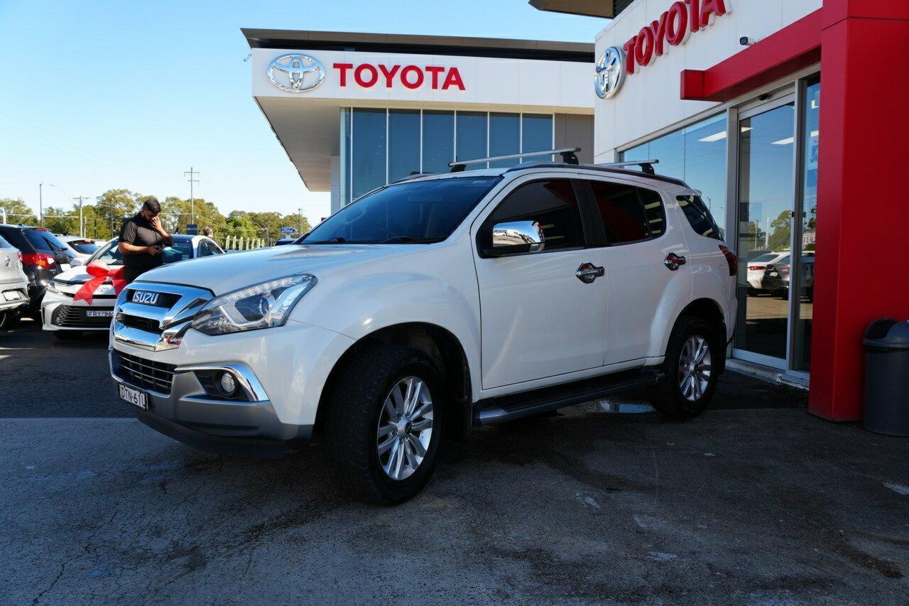2017 Isuzu MU-X LS-T in White
