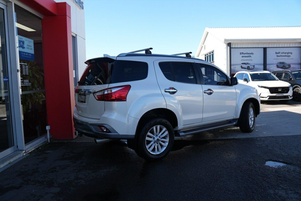 2017 Isuzu MU-X LS-T in White