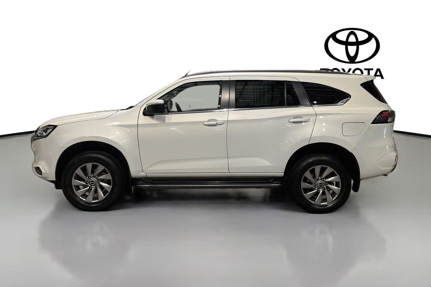 2023 Isuzu MU-X LS-U in White