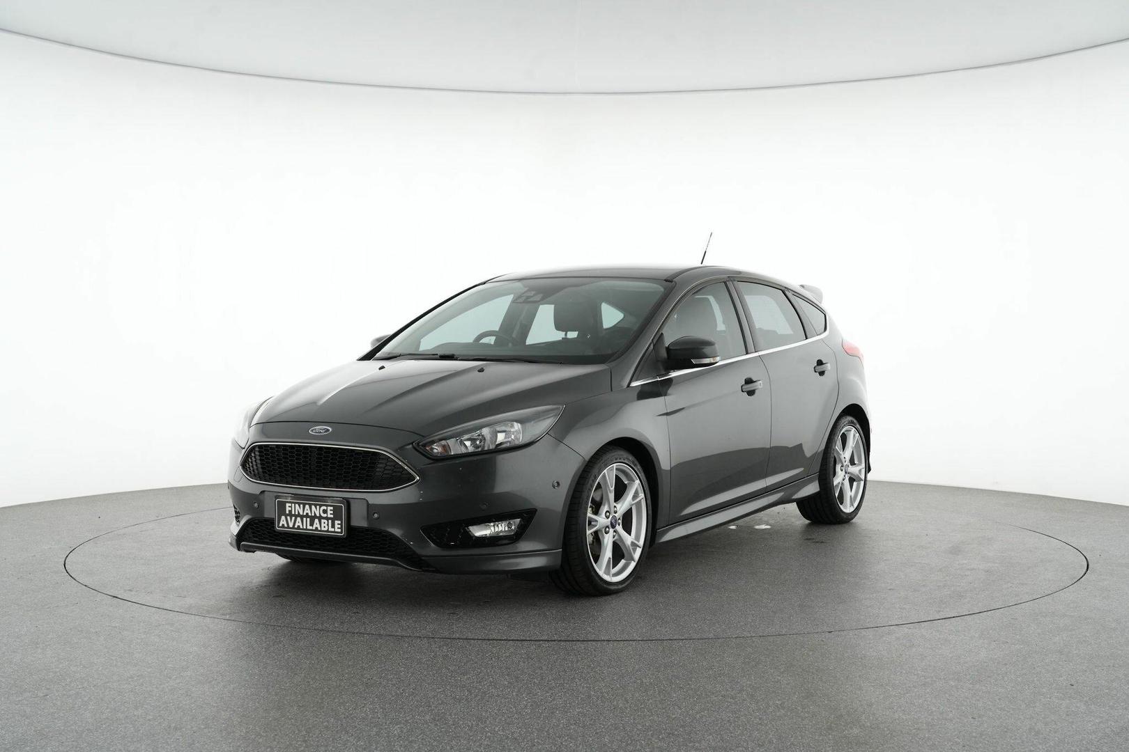 2017 Ford Focus Titanium in Grey