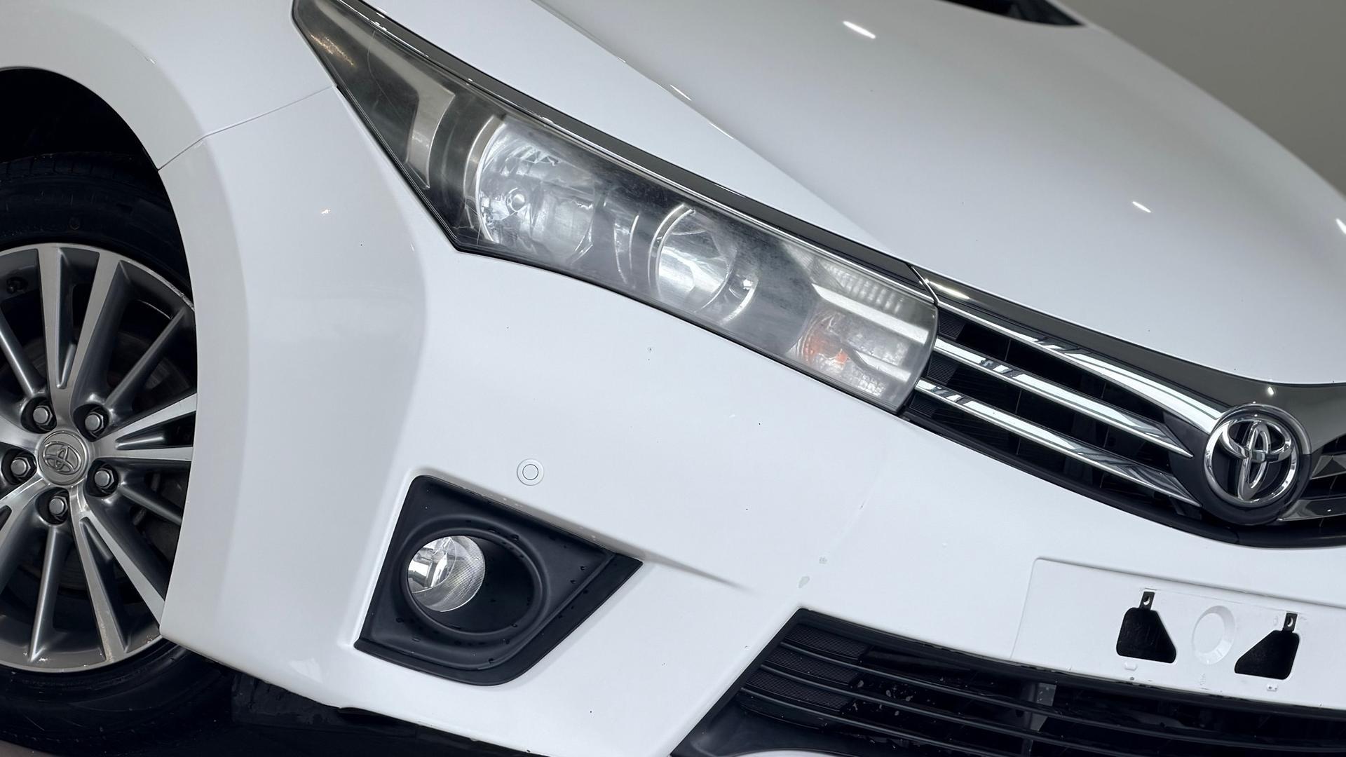 2014 Toyota Corolla SX in White