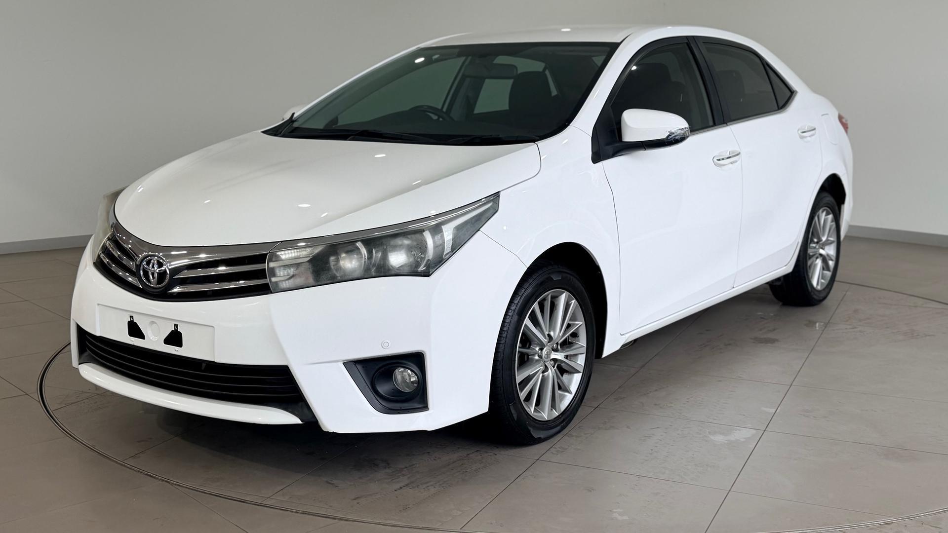 2014 Toyota Corolla SX in White