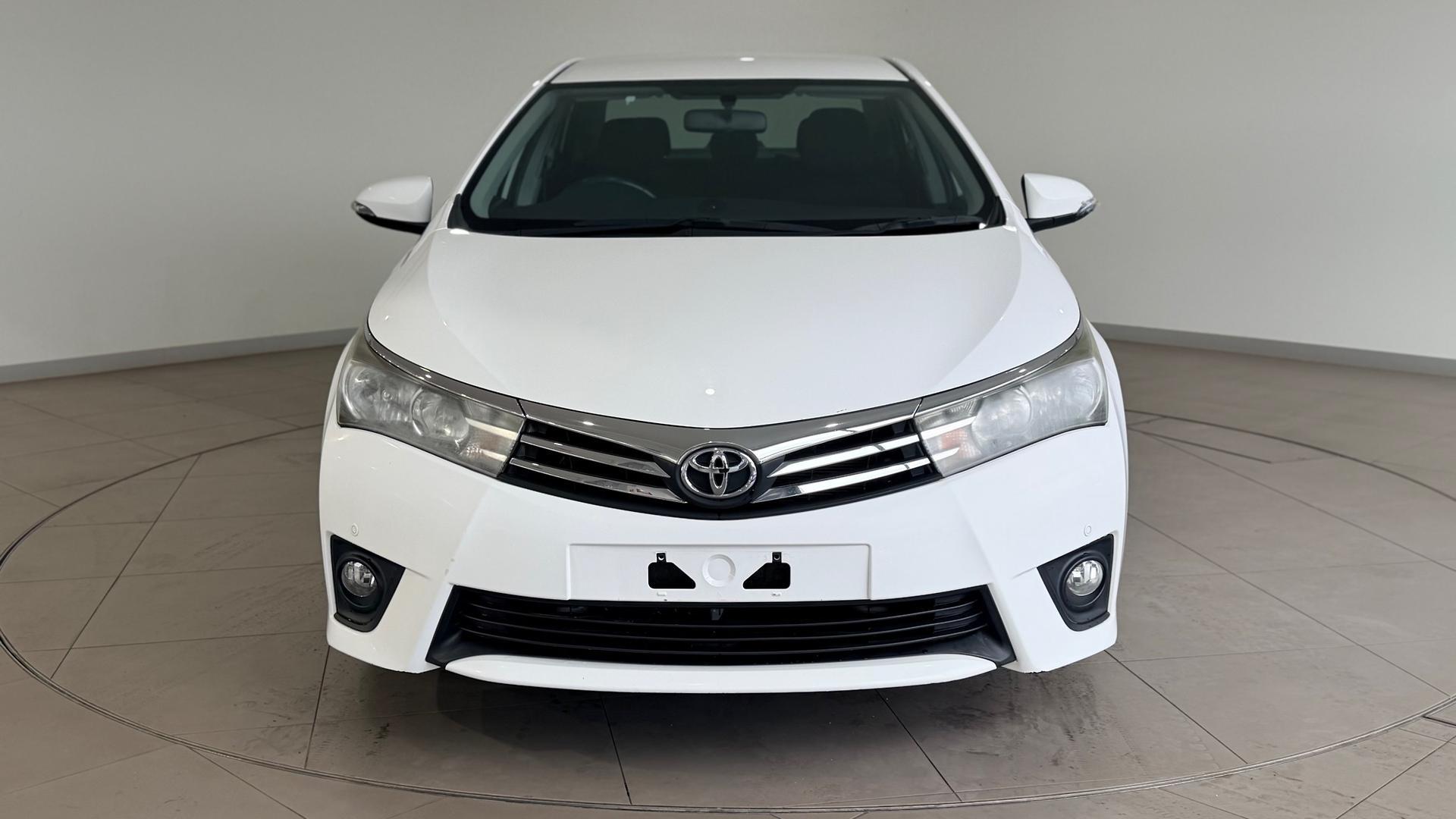 2014 Toyota Corolla SX in White