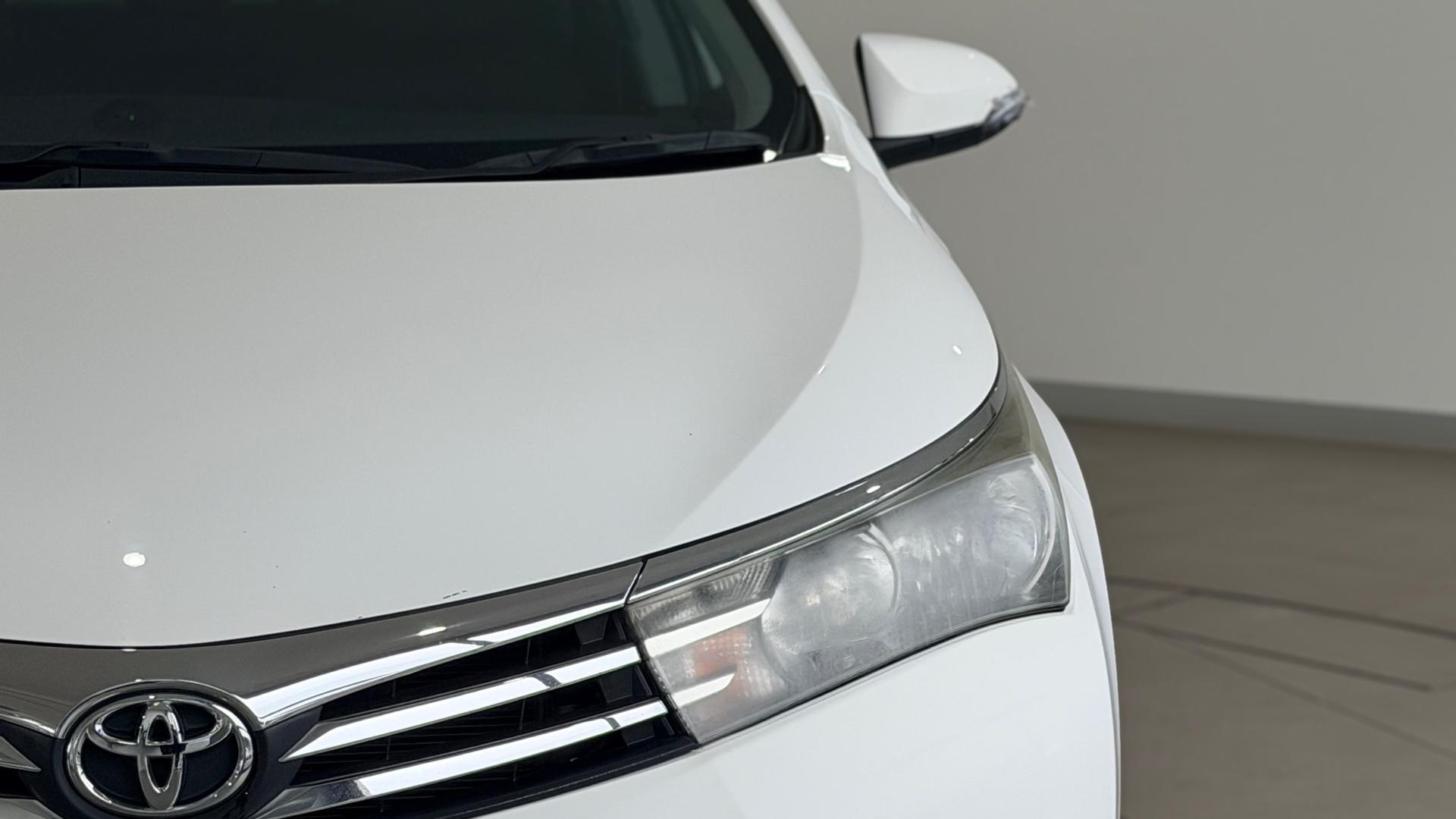 2014 Toyota Corolla SX in White