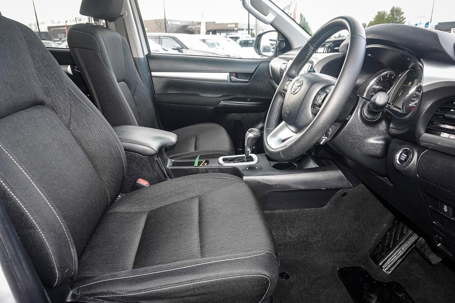 2021 Toyota Hilux SR5 in White