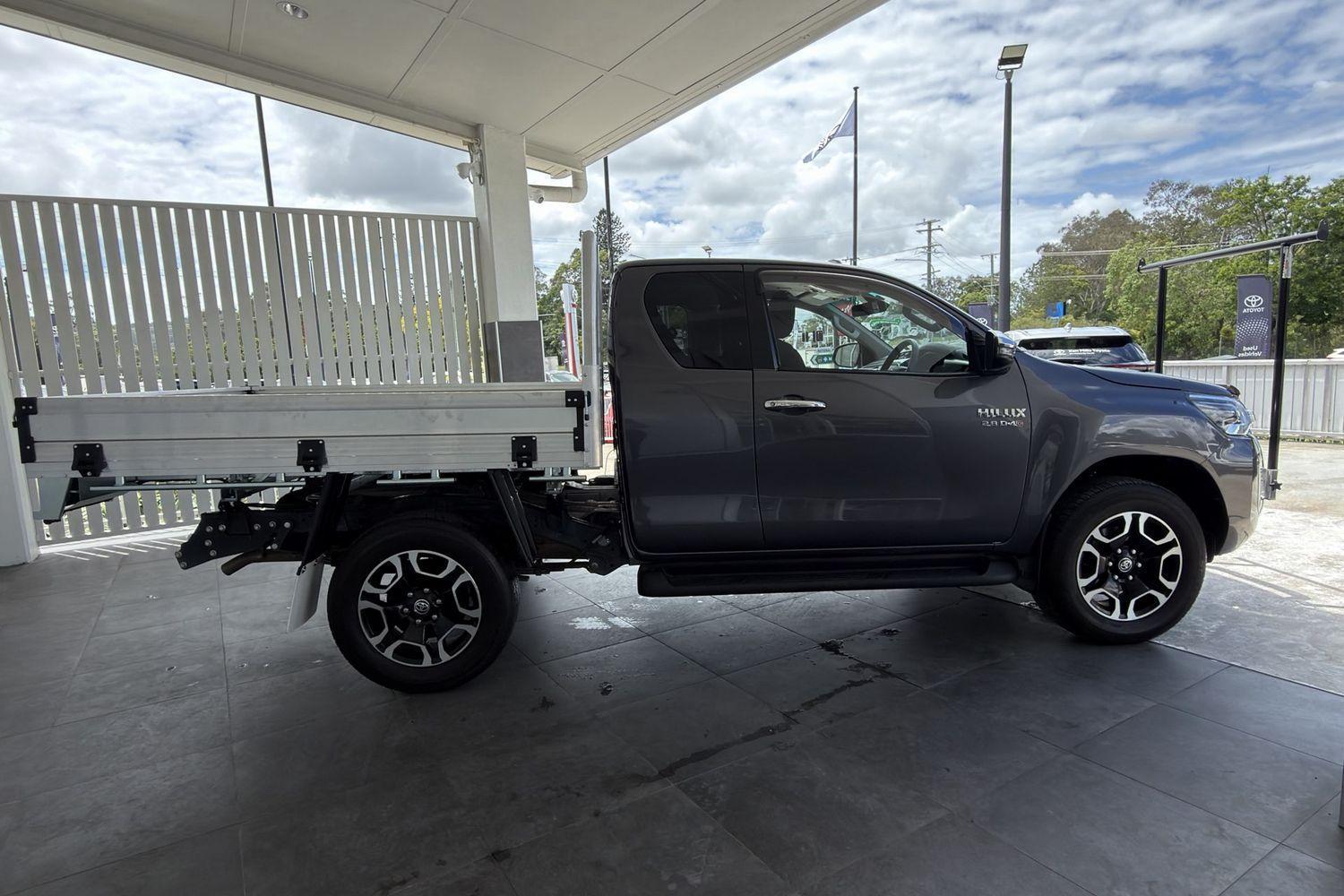 2023 Toyota Hilux SR5 in Silver
