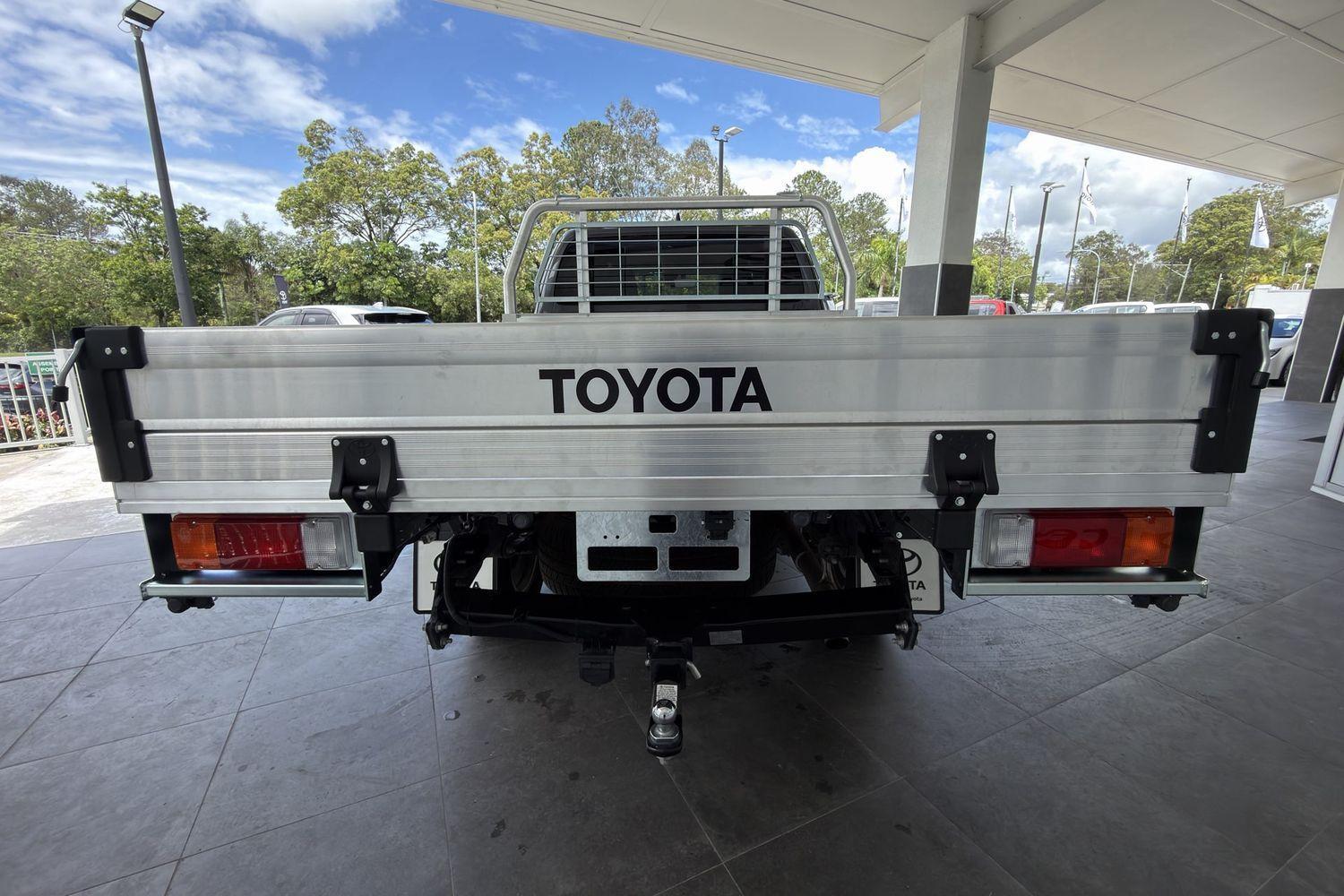 2023 Toyota Hilux SR5 in Silver